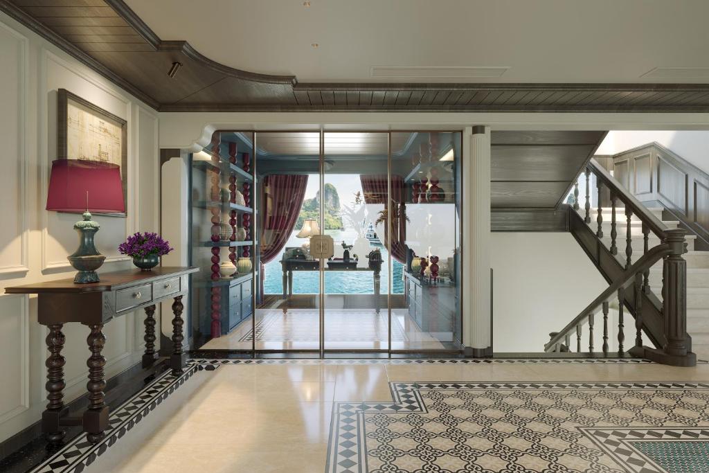 Lyra Grandeur Cruise