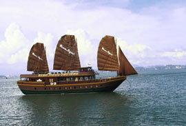 Halong Bay Kayak Tour on Bien Ngoc Cruise 2 days