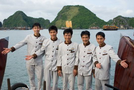 Huong Hai Junk- Halong bay crew