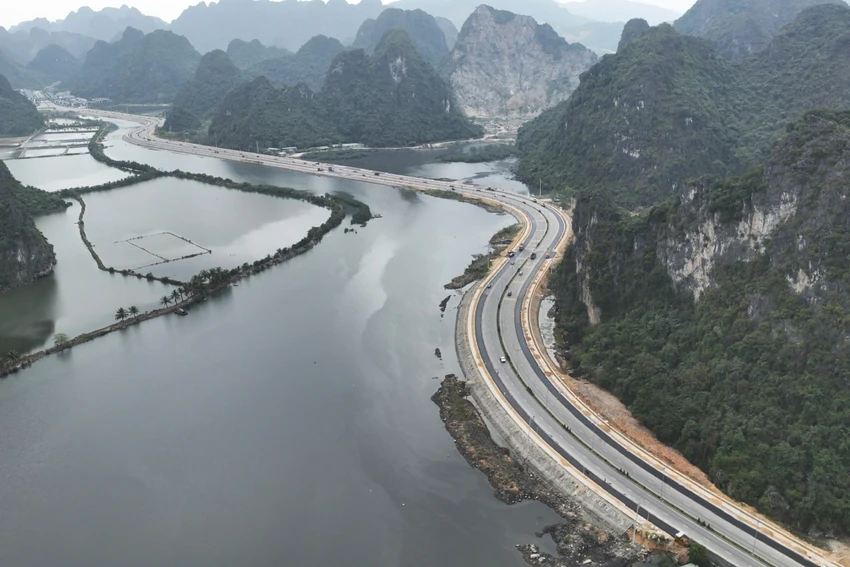 Inauguration of coastal road Halong - Bai Tu Long